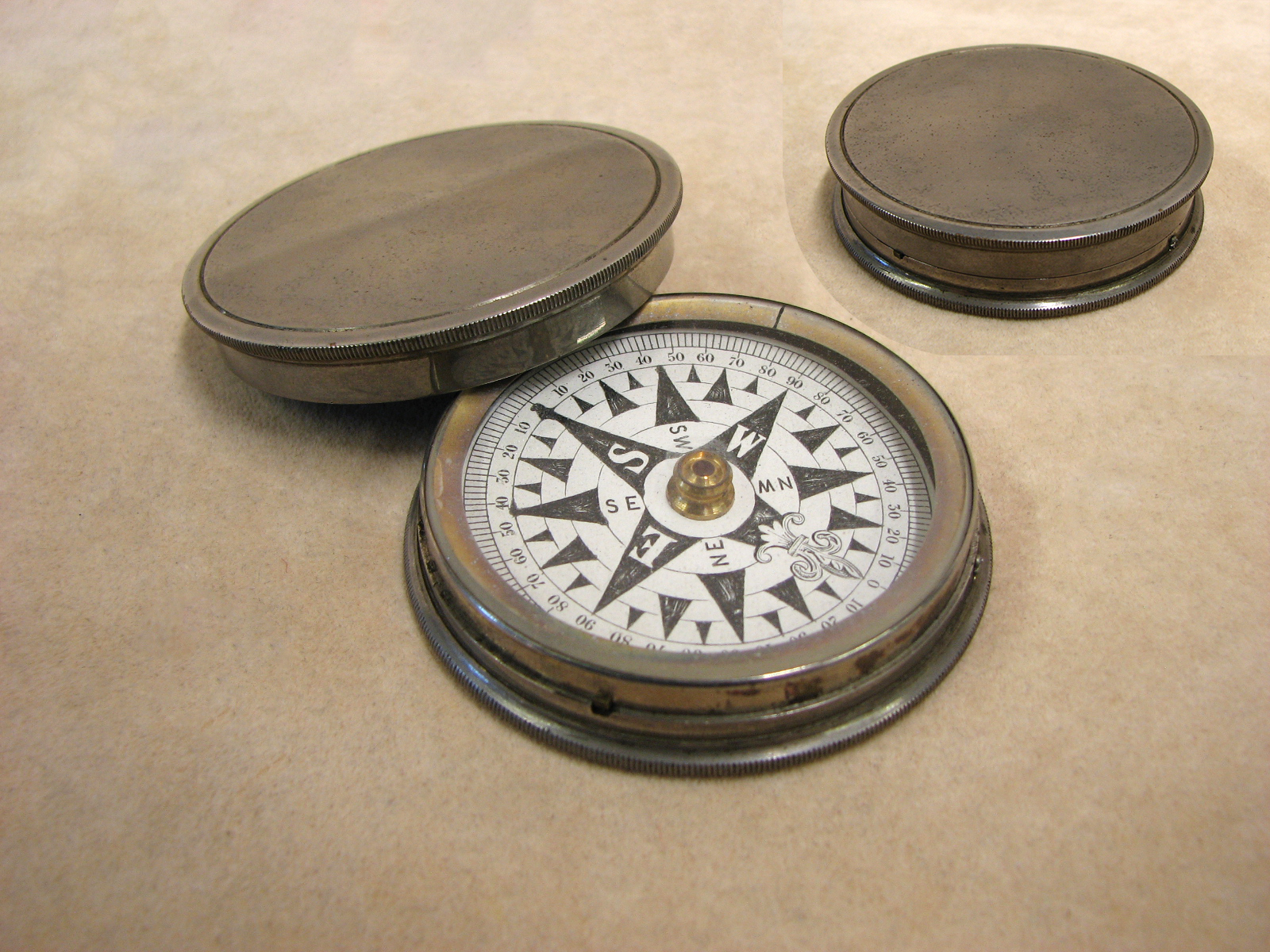Victorian brass cased travellers pocket compass circa 1890
